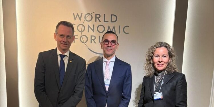 وزير الاستثمار بـ"دافوس"