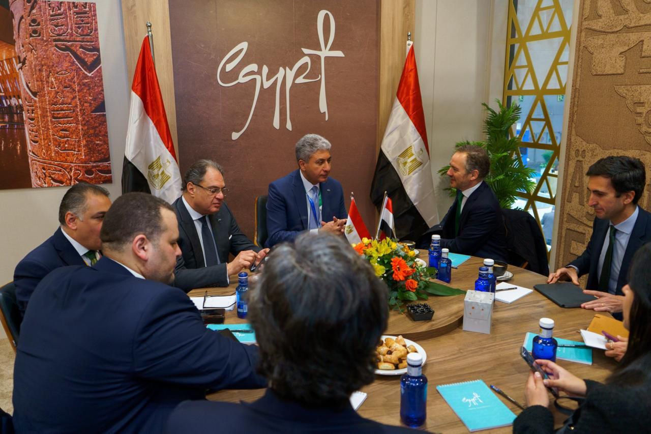وزير السياحة يبحث مع منظمى الرحلات الإسبان زيادة الحركة السياحية الوافدة لمصر