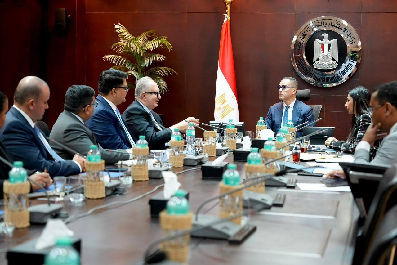 «الاستثمار» تبحث خطط «إيفولف» و«ستونيكس» للتوسع في مجال الذهب بمصر