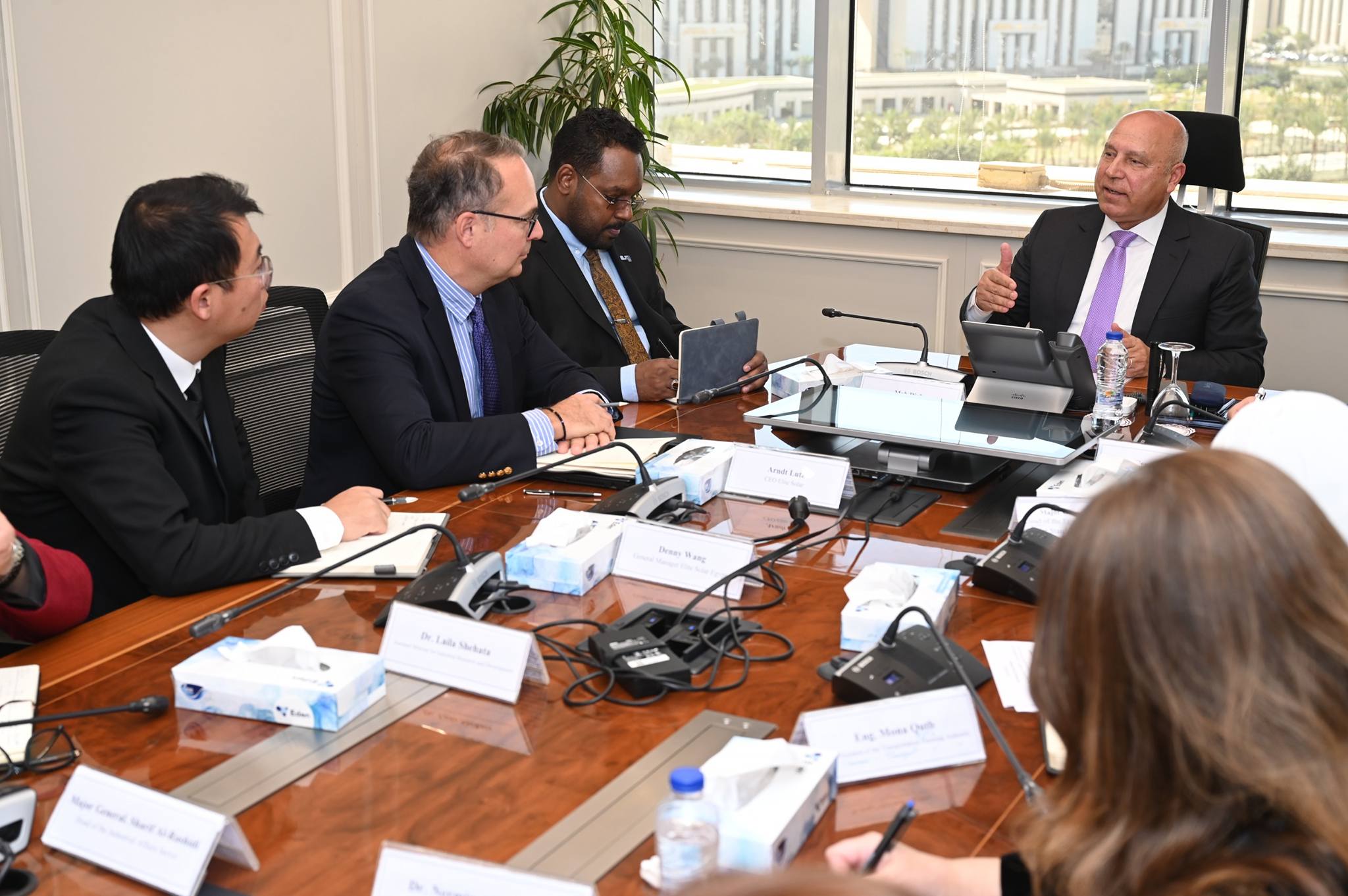 وزير الصناعة يبحث خطط "إيليت سولار" للتوسع في مصر