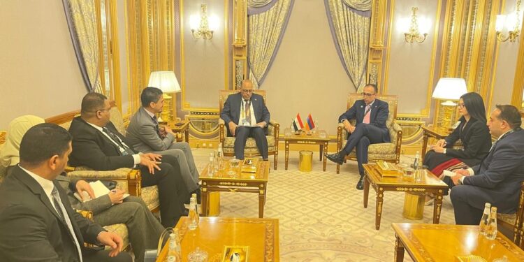 وزير العمل يبحث مع نظيره الأرميني تعزيز التعاون وتوفير العمالة المصرية
