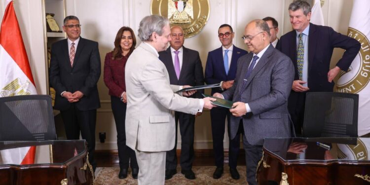 "بولار هايدرو" البريطانية تستثمر 4.2 مليار دولار في تدوير المخلفات بمصر