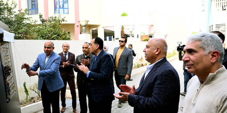 رئيس الوزراء يفتتح المركز التكنولوجي لخدمة المواطنين بمدينة المنيا