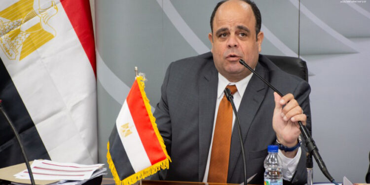 أ.د أنور النقيب أستاذ الاقتصاد والتمويل بكلية العلوم الإدارية - أكاديمية السادات