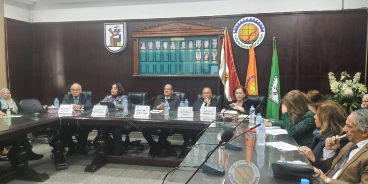 مناقشات المنتدى الاقتصادي بكلية الاقتصاد والعلوم السياسية بجامعة القاهرة