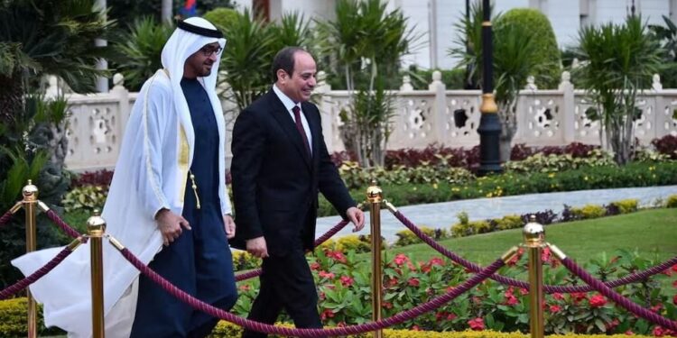 الرئيس المصري عبد الفتاح السيسي، ونظيره الإماراتي محمد بن زايد آل نهيان، صورة أرشيفية، المصدر رويترز.
