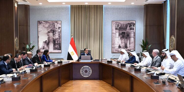 رئيس الوزراء يتابع مستجدات تنفيذ مشروع "رأس الحكمة" بالساحل الشمالي