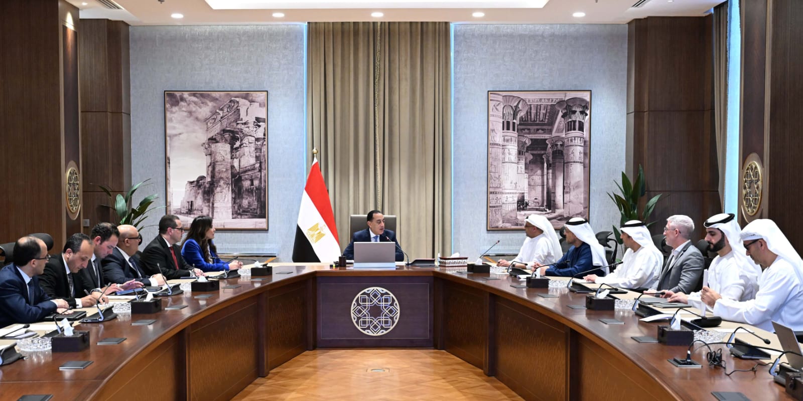 رئيس الوزراء يتابع مستجدات تنفيذ مشروع "رأس الحكمة" بالساحل الشمالي