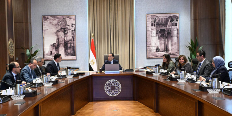 "مدبولي" يناقش آليات إشراك القطاع الخاص في تنفيذ وحدات الإسكان الاجتماعي