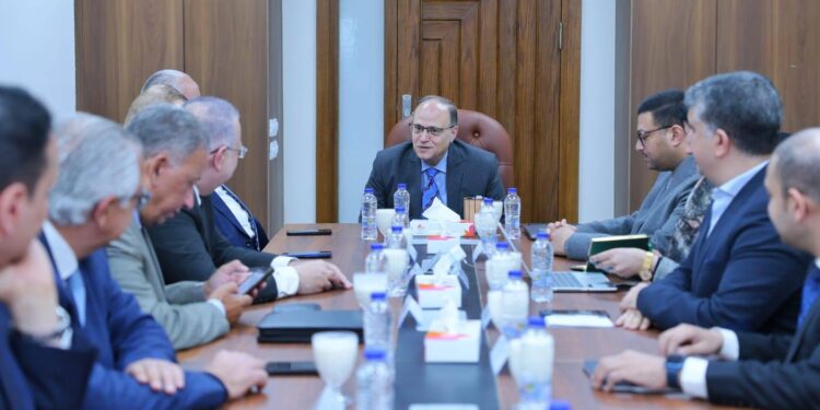 "الغمراوي" يبحث مع غرفة الأدوية قرار تجديد الاشتراطات الفنية للمصانع