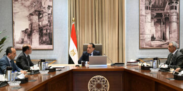 رئيس الوزراء يُتابع مع وزير المالية عددًا من ملفات العمل