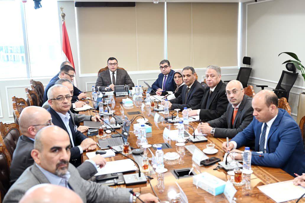 وزير الإسكان يجتمع مع "سيتي إيدج" لبحث تطوير وتشغيل الشواطئ بالعلمين الجديدة