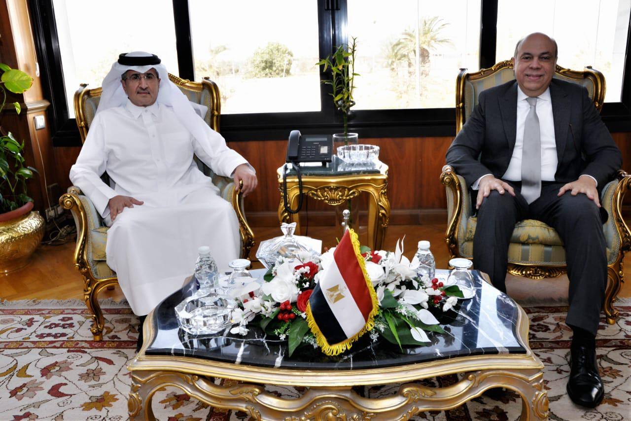 وزير الطيران يبحث أوجه التعاون مع رئيس هيئة الطيران القطري 