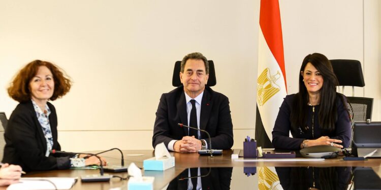 مصر وفرنسا تبحثان تعزيز العلاقات الاقتصادية