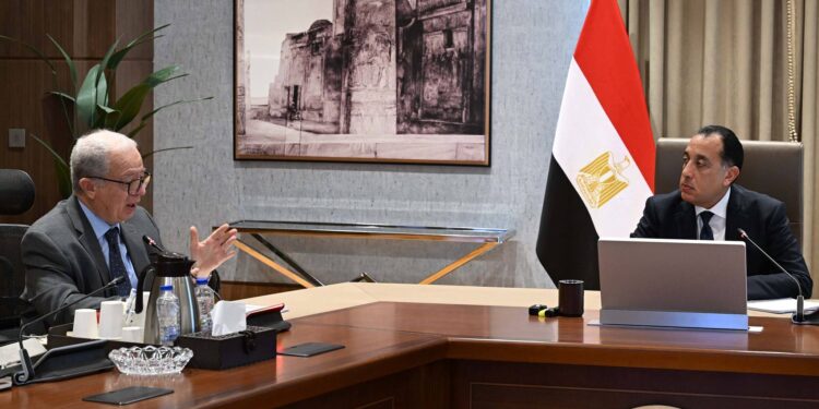 رئيس الوزراء يتابع مستجدات ملف هيكلة وتطوير الهيئات الاقتصادية والشركات المملوكة للدولة