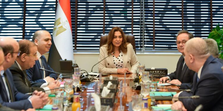 "التنمية المحلية": إعداد دراسة لآلية ضغط الغاز الحيوي لاستخدامه في المصانع