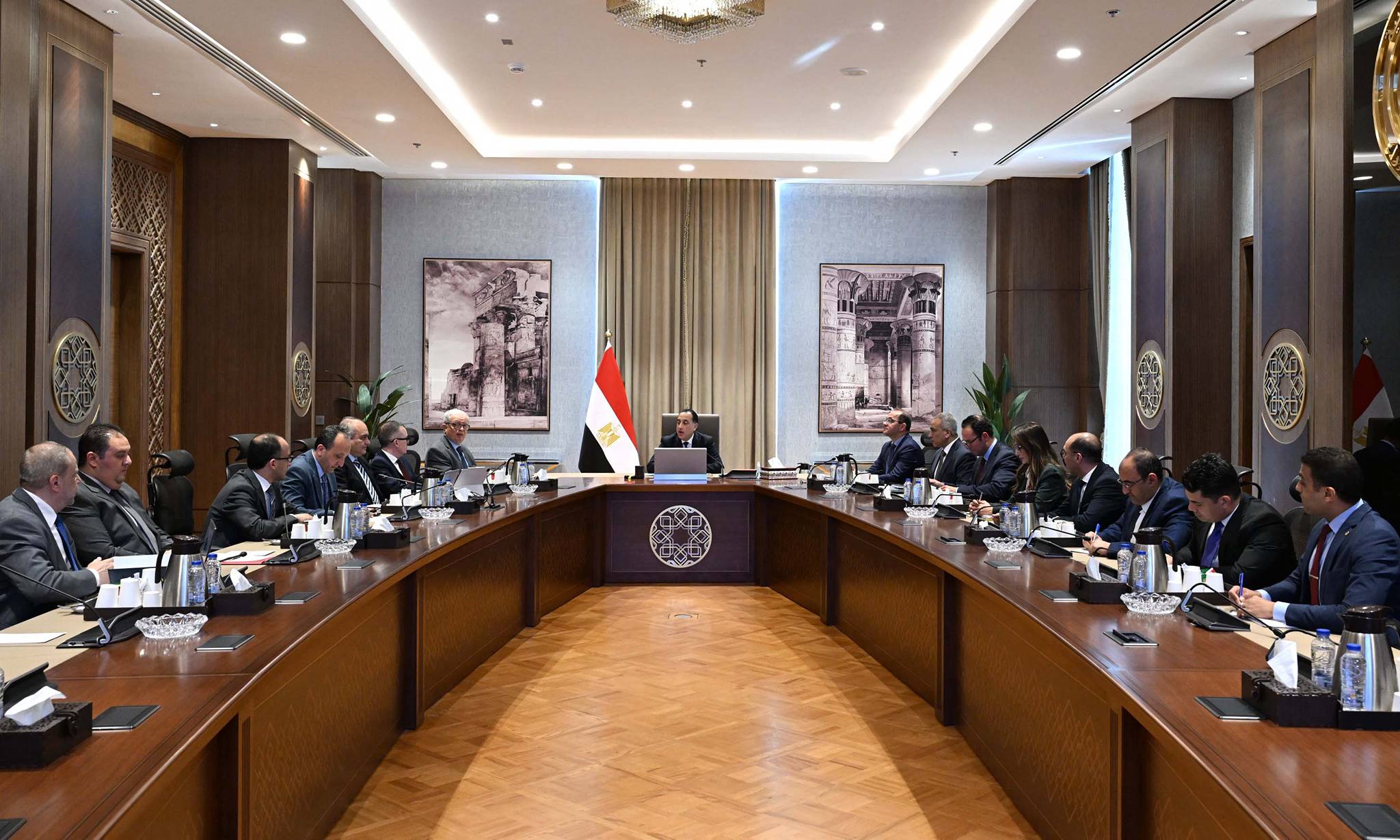 رئيس الوزراء يستعرض التقديرات الأولية لمشروع موازنة العام المالي 2026-2027