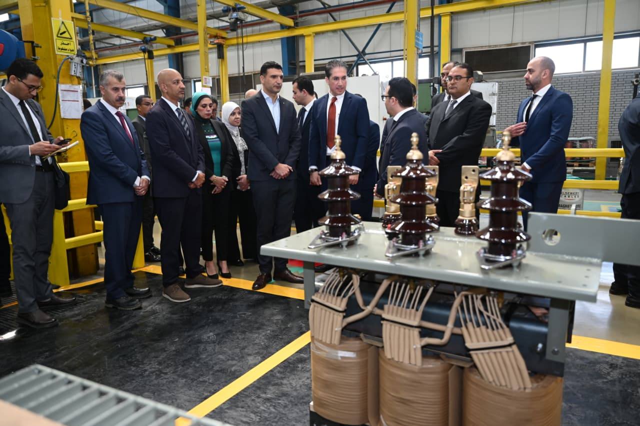 وزير الصناعة يتفقد بعض المصانع في مدينة العاشر من رمضان