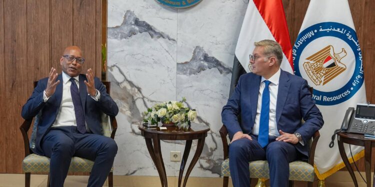 وزير البترول يبحث مع "مؤسسة التمويل الدولية" فرص الاستثمار والتمويل