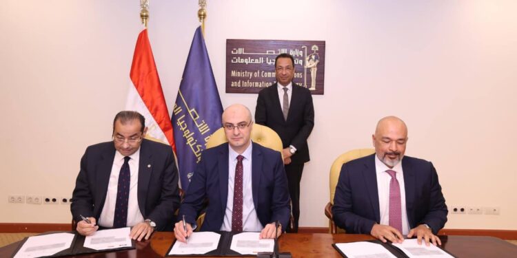 "الاتصالات": توقيع اتفاقيات لضخ استثمارات جديدة وتحسين جودة الخدمات