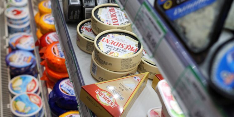 الصين تخفض الرسوم الجمركية على منتجات الألبان الأوروبية