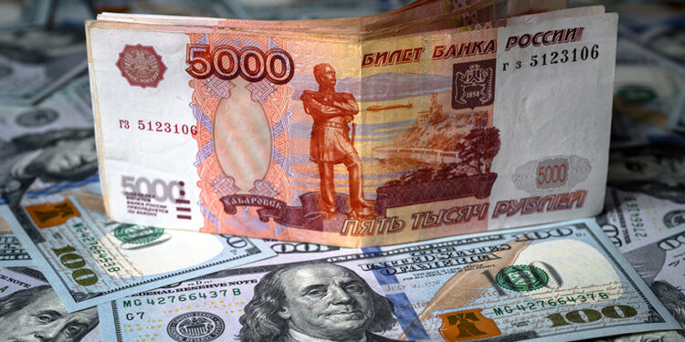 الروبل الروسي والدولار الأمريكي