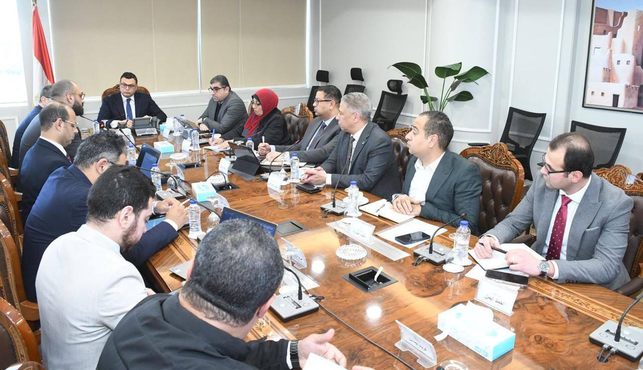 وزير الإسكان يتابع الإجراءات المتخذة لتدشين منصة تصدير العقار