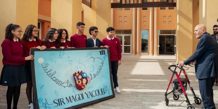 مدرسة "منارة" بالجونة تستضيف مجدي يعقوب