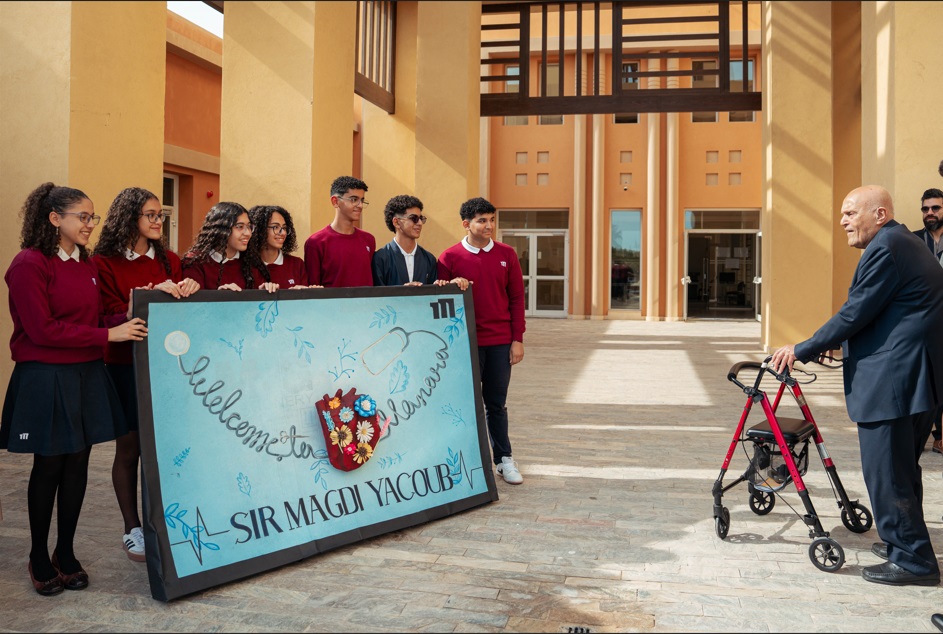 مدرسة "منارة" بالجونة تستضيف مجدي يعقوب