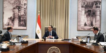 رئيس الوزراء يبحث تطورات المراجعة الجارية لصندوق النقد الدولي