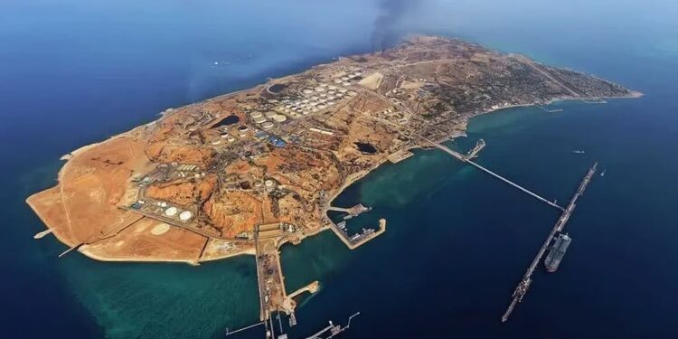 "ترامب" يهدد بقصف شبكة النفط في جزيرة خرج الإيرانية