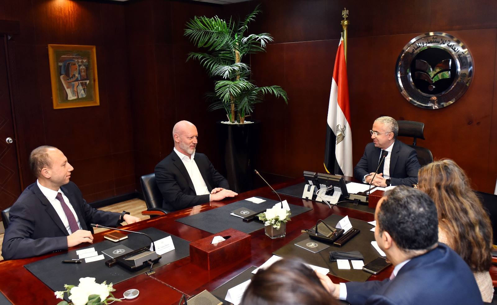 الحكومة تتعاون مع بنك "HSBC" في خطط الترويج الخارجي للاستثمار في مصر