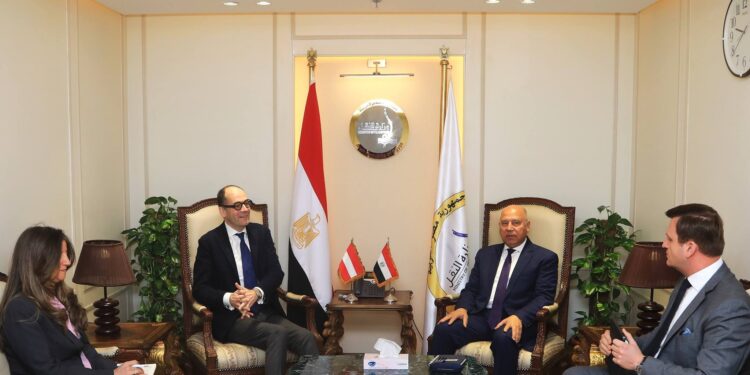 "بلاسر" النمساوية تخطط لإنشاء مركز إقليمي بمصر لصيانة ماكينات السكة الحديد