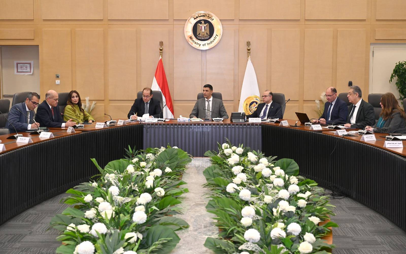 تشكيل مجموعة عمل لمراجعة برنامج تنمية صناعة السيارات لجذب استثمارات جديدة