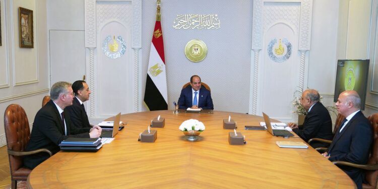 "السيسي" يوجه بتأسيس بنية تحتية متكاملة لاستقبال واردات الغاز المسال