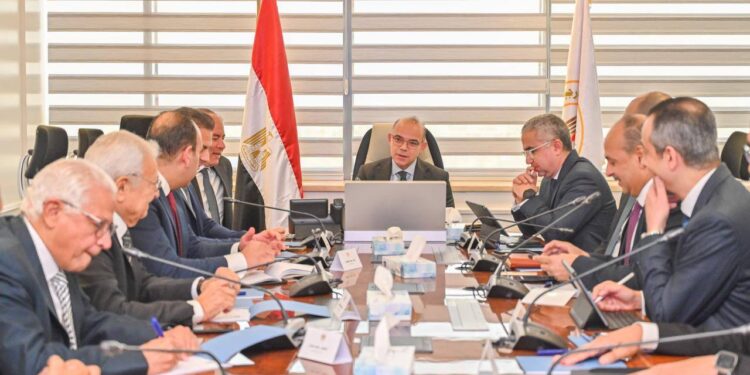 وزير الاستثمار يتابع موقف تنفيذ منصة الكيانات الاقتصادية