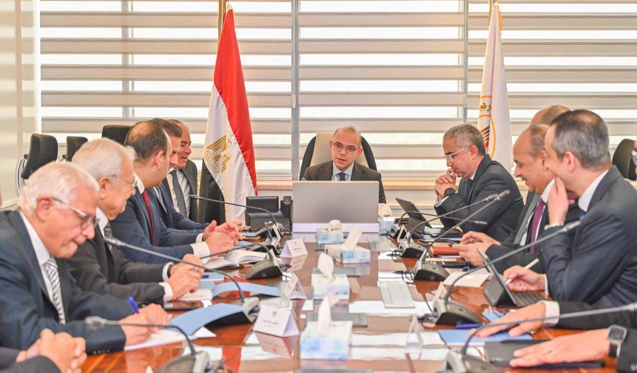 وزير الاستثمار يتابع موقف تنفيذ منصة الكيانات الاقتصادية