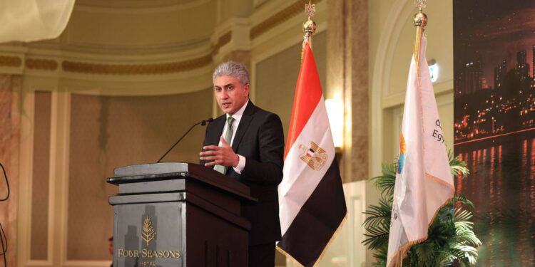 وزير السياحة: تباطؤ الحجوزات نسبياً خلال أبريل تأثراً بتوترات الشرق الأوسط