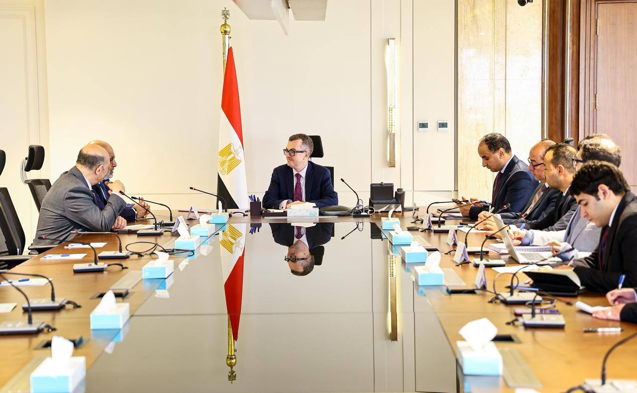 "التخطيط" تبحث مع البنك الدولي دعم برامج التنمية المحلية