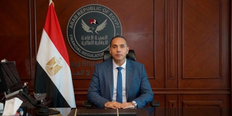 الدكتور إسلام عزام رئيس الهيئة العامة للرقابة المالية