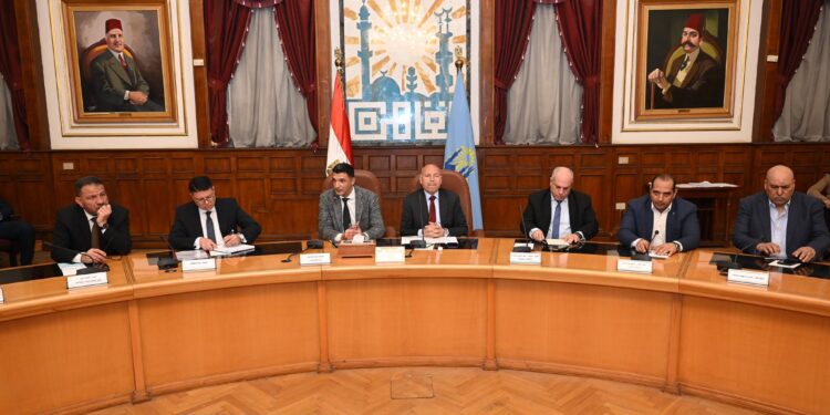 وزير الصناعة: مهلة زمنية لتقنين أوضاع مستثمري شق الثعبان