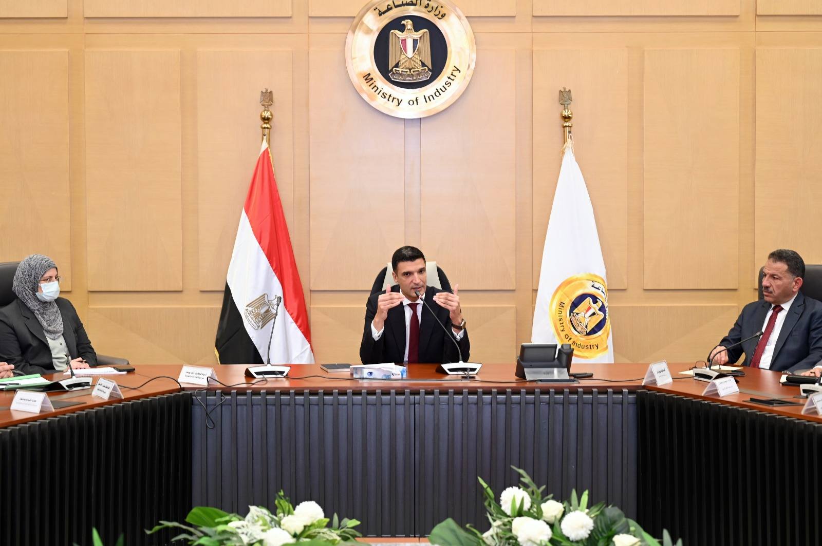 وزير الصناعة يبحث مع "دي كود للاستشارات" مستجدات استراتيجية القطاع