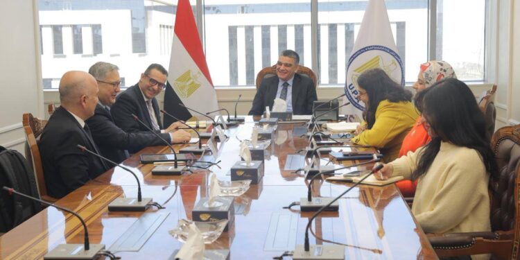 "الشراء الموحد" تبحث فرص التعاون مع شركة تركية لتوطين صناعة الدواء بمصر