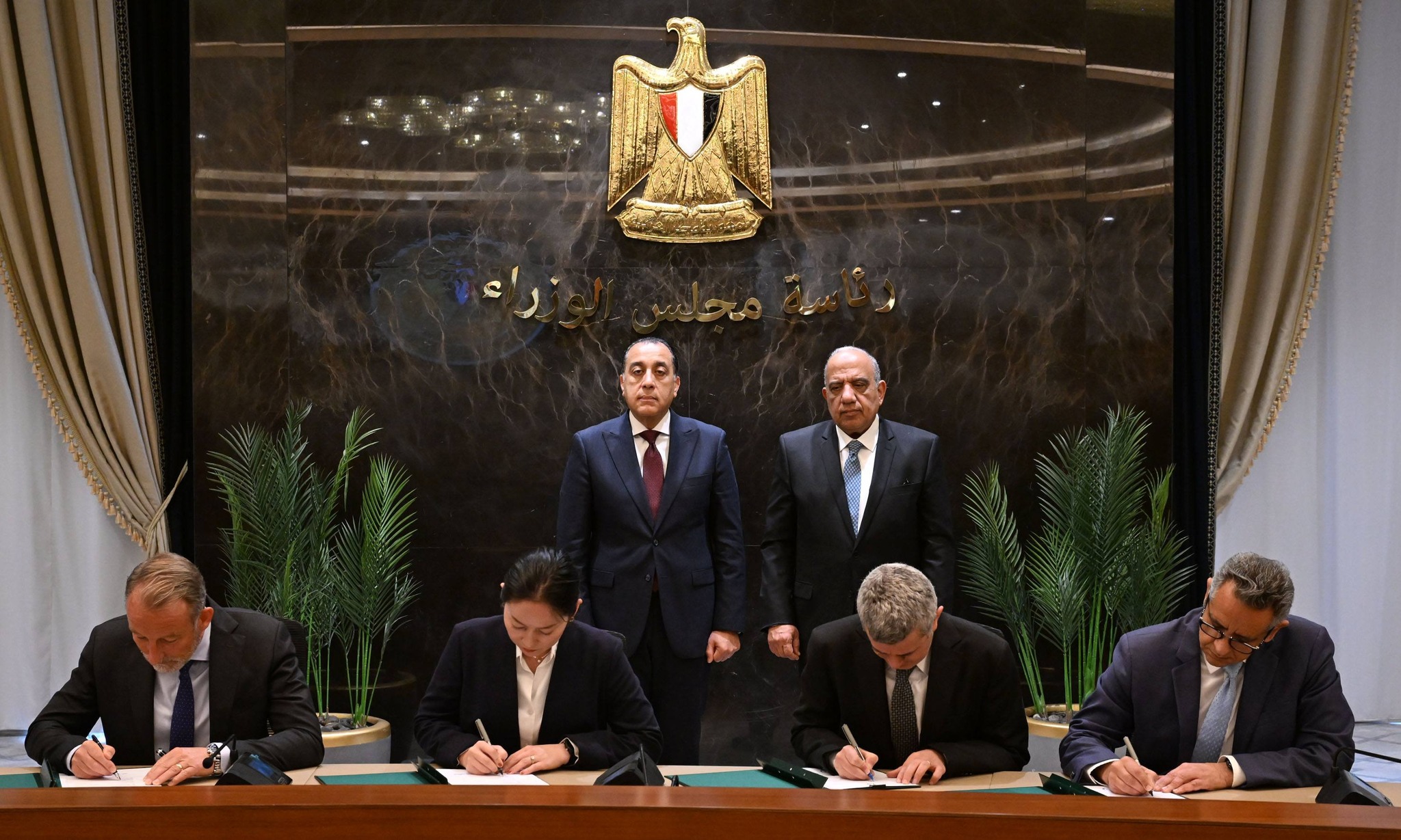 الحكومة توقع اتفاقيات مع القطاع الخاص في مجال الطاقة المتجددة