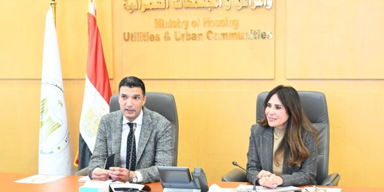 الحكومة تفتح ملف تطوير المناطق الصناعية