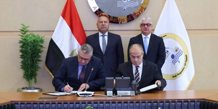 مذكرة تفاهم لإجراء الدراسات اللازمة لإنشاء محطة صب جاف نظيف بميناء السخنة