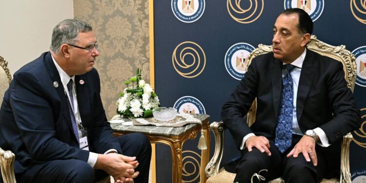 رئيس الوزراء يبحث مع "توتال إنرجيز"جذب الاستثمارات في أنشطة البحث والاستكشاف