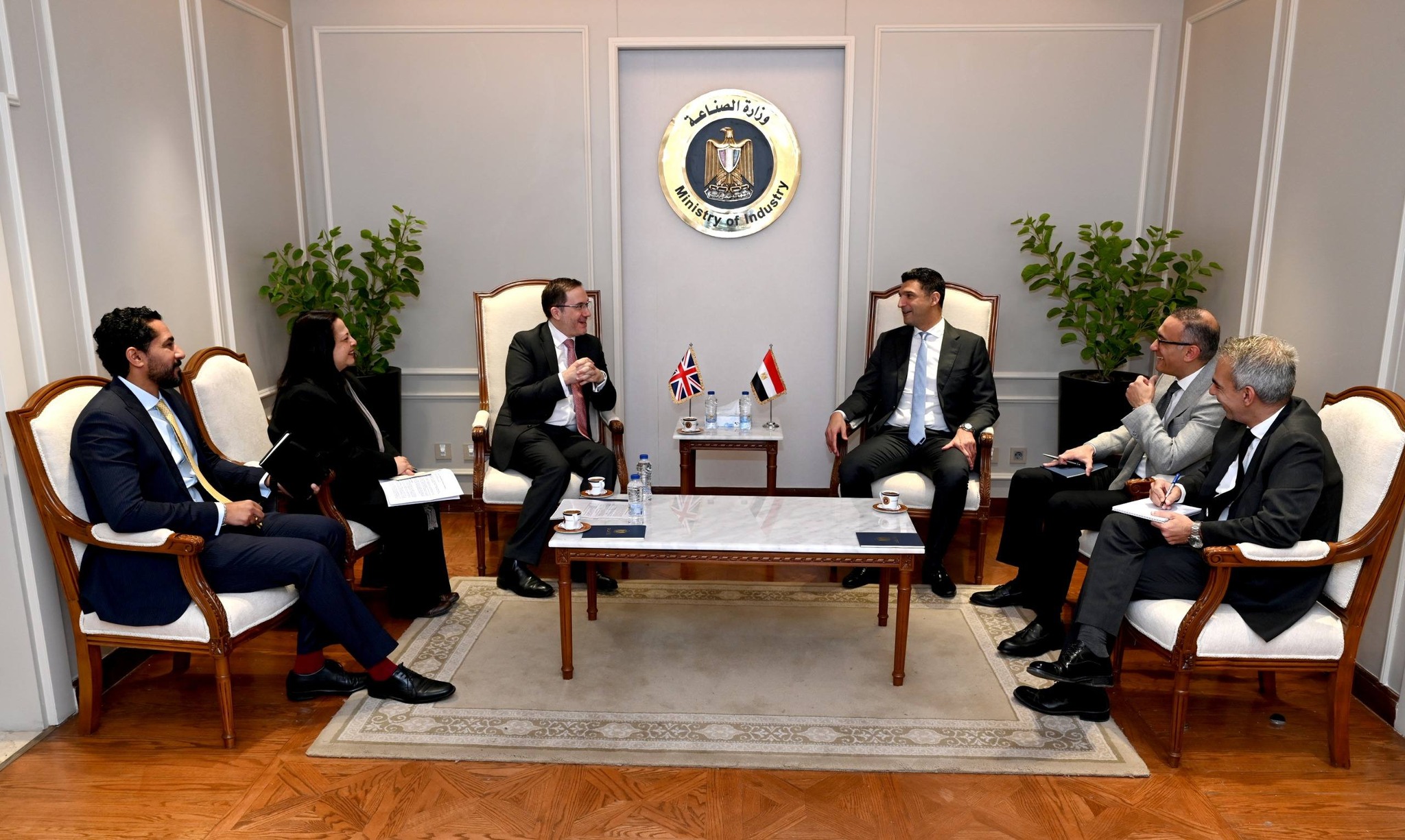 وزير الصناعة يبحث تعزيز التعاون مع بريطانيا وزيادة الاستثمارات فى مصر
