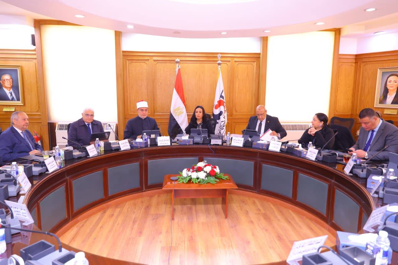 وزيرة التضامن تترأس اجتماع بنك ناصر الاجتماعى وتستعرض أداء اللجان بعد إعادة تشكيلها