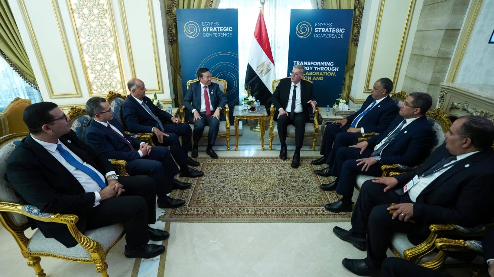 "البترول" تبحث خطط "بي بي" للتوسع في مصر